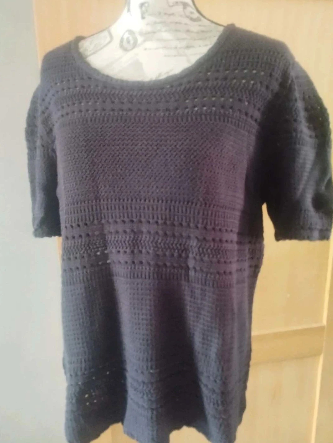 T-shirt bleu marine ajouré, Peter Hahn ,100%coton, T40/42
100%coton
Peter Hahn 
100%coton